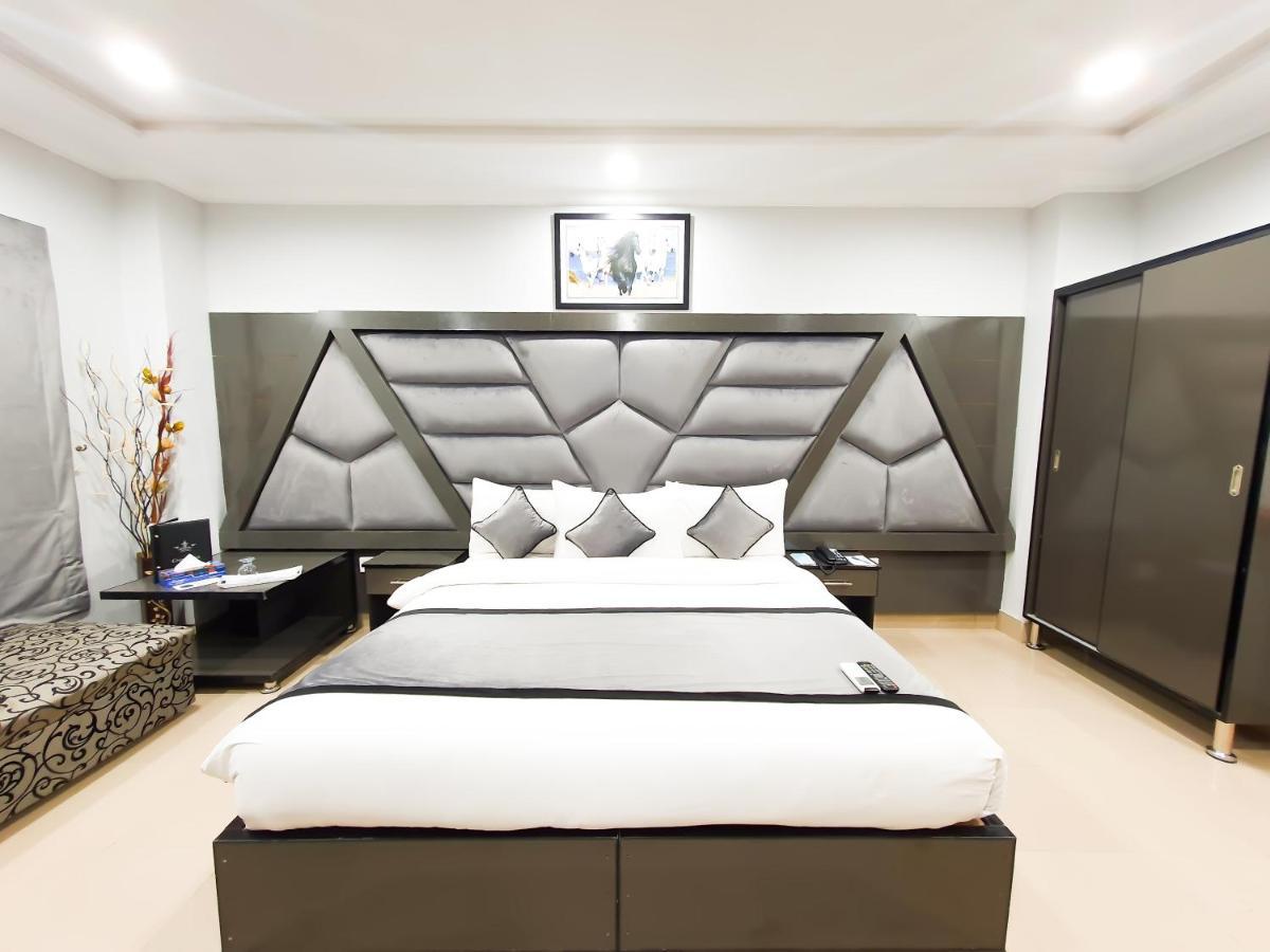 Hotel Crown Inn Multan Eksteriør billede