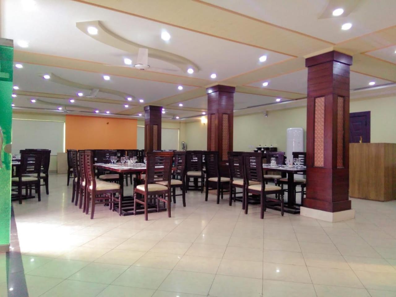 Hotel Crown Inn Multan Eksteriør billede