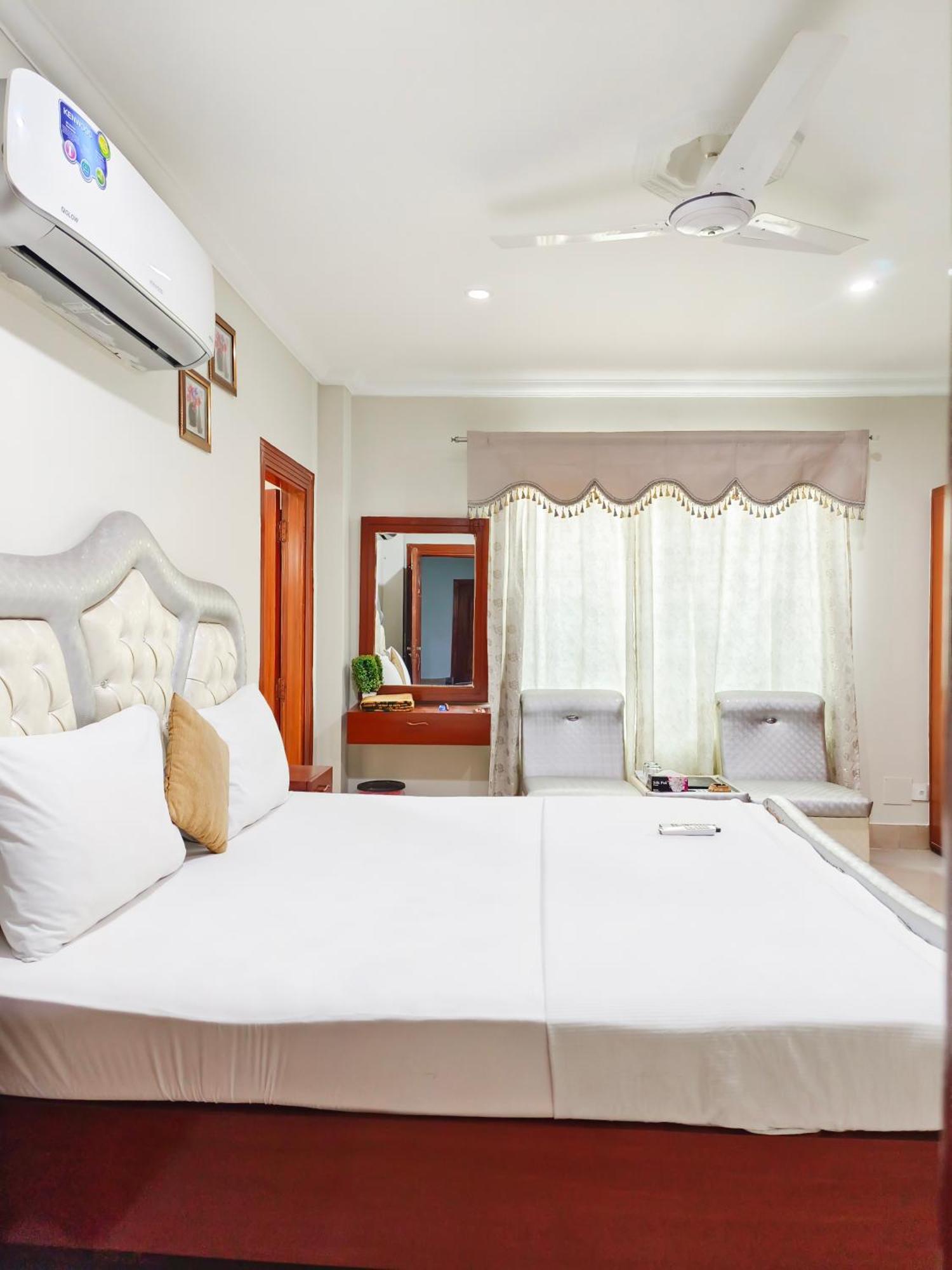 Hotel Crown Inn Multan Eksteriør billede