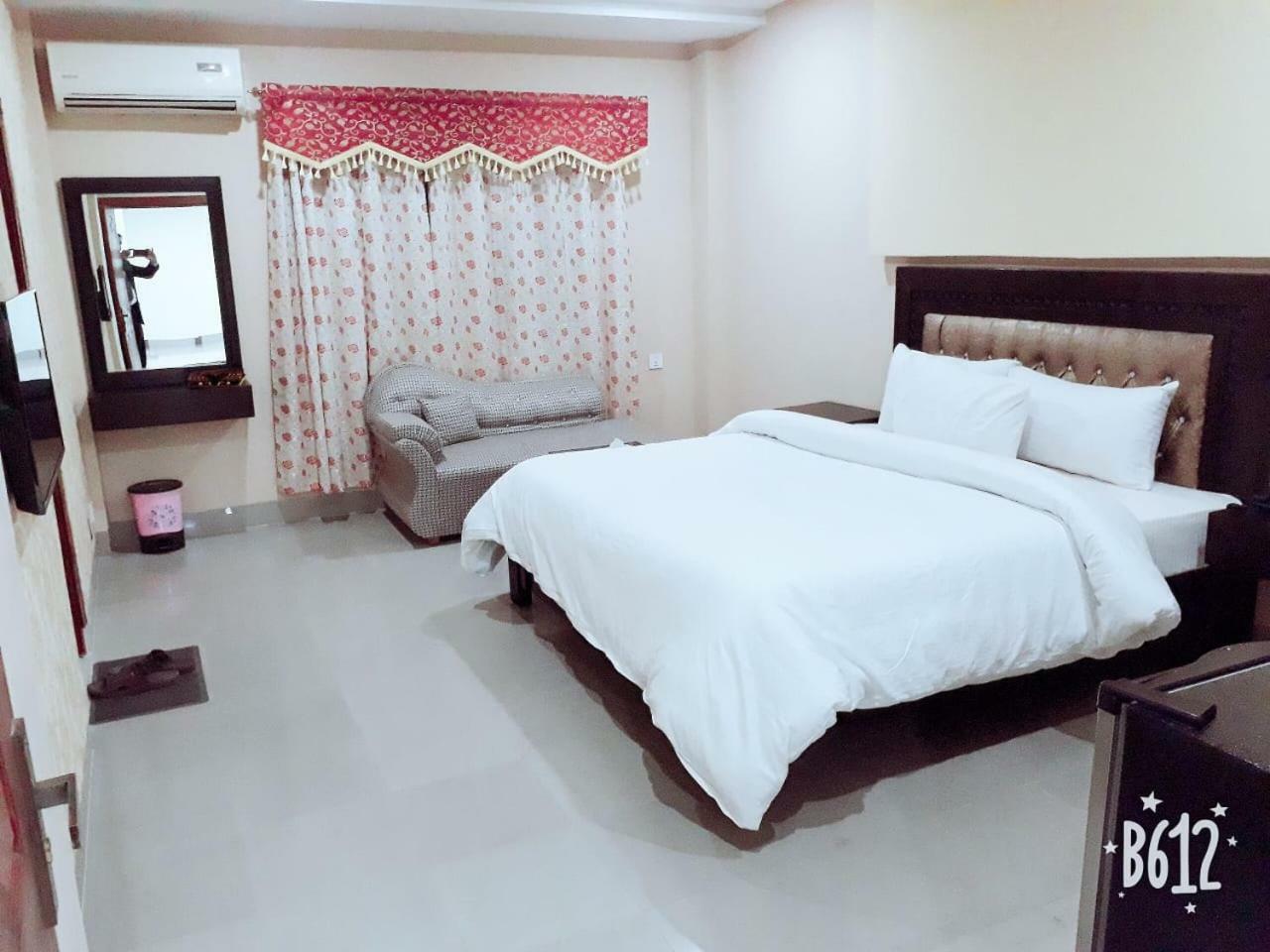 Hotel Crown Inn Multan Eksteriør billede