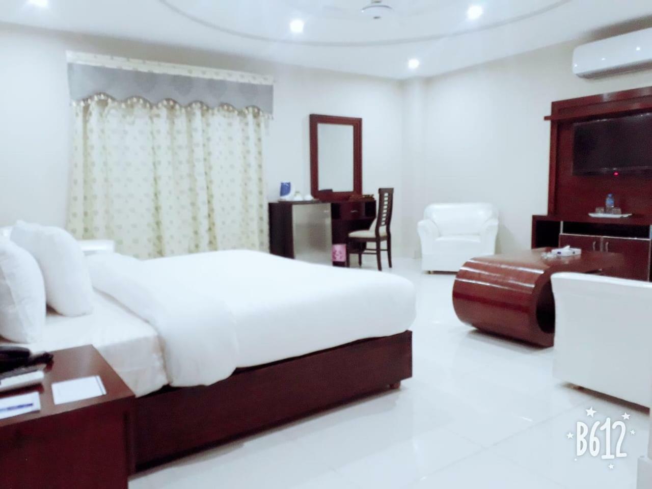 Hotel Crown Inn Multan Eksteriør billede