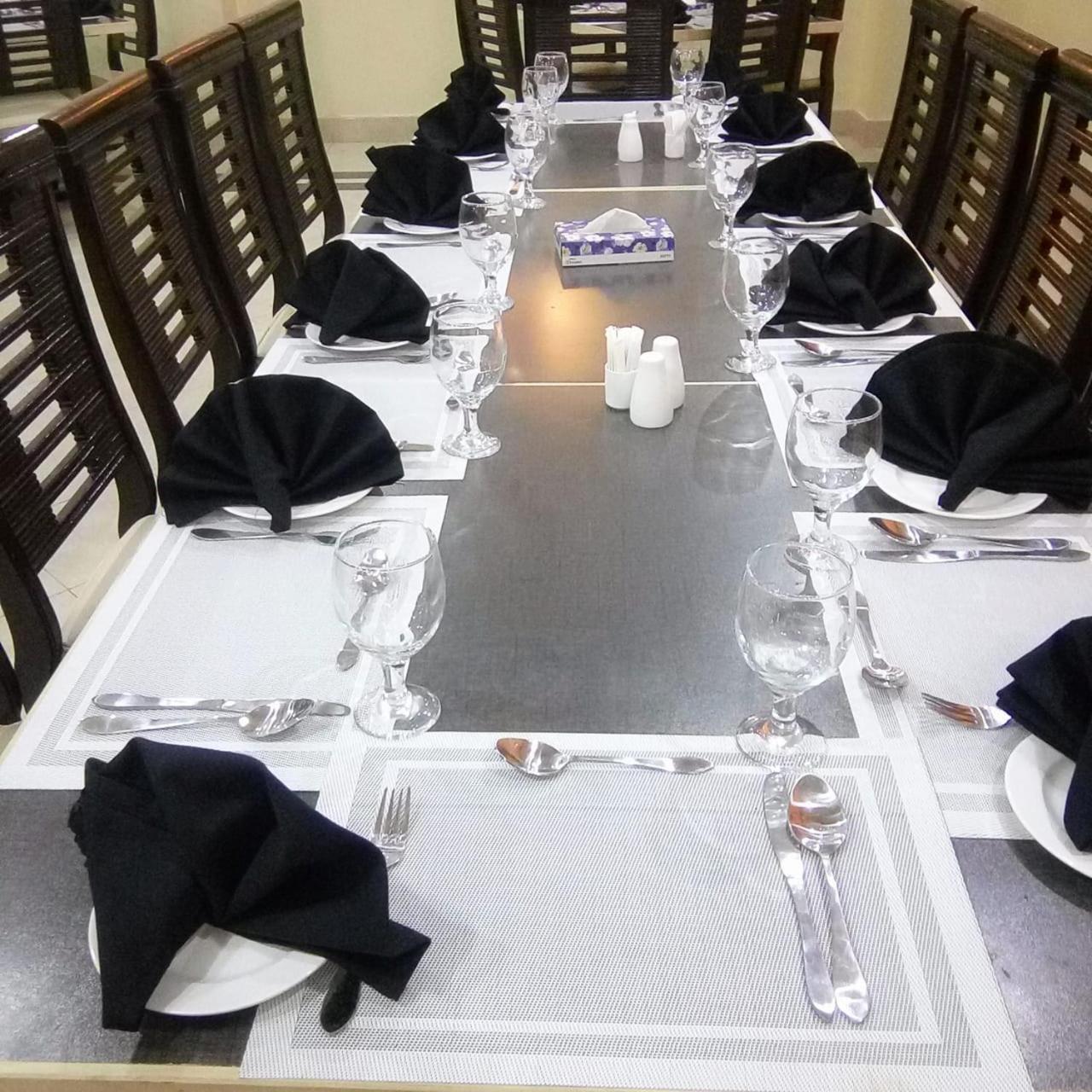 Hotel Crown Inn Multan Eksteriør billede