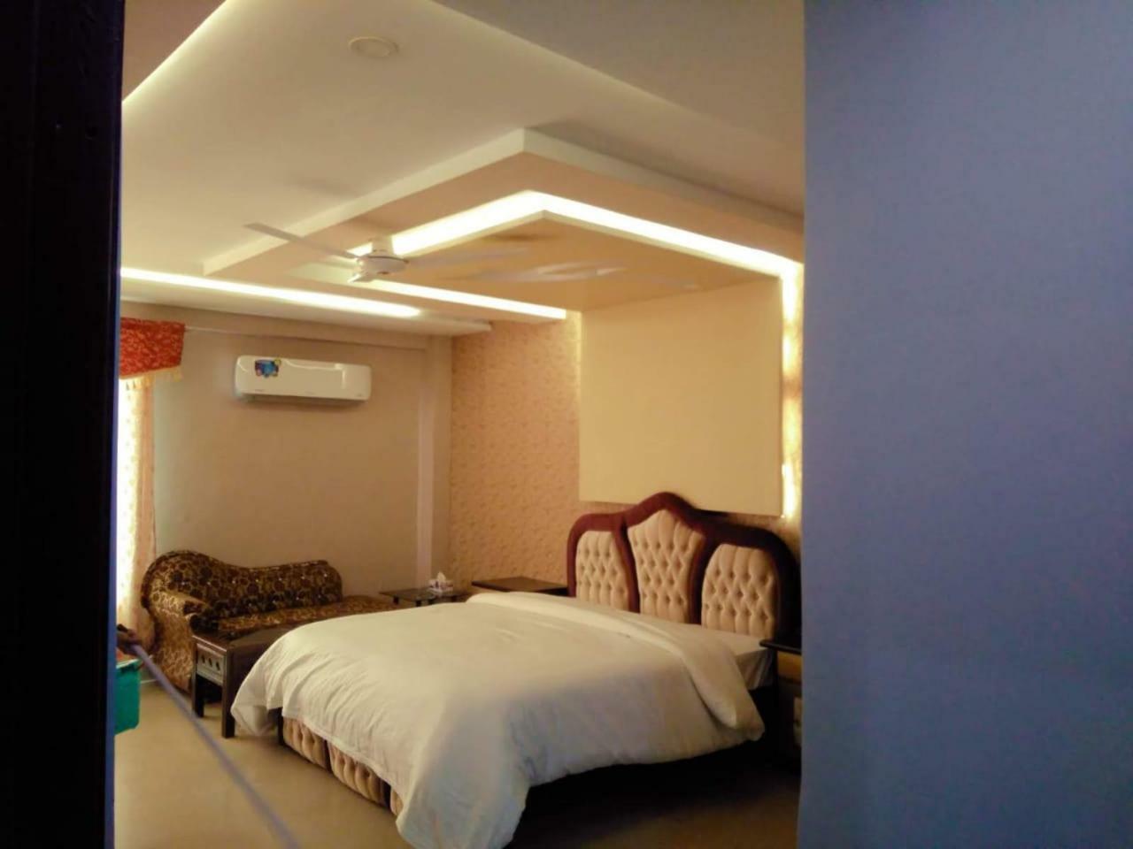 Hotel Crown Inn Multan Eksteriør billede