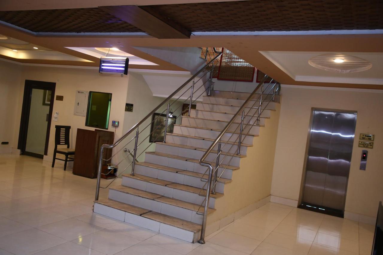 Hotel Crown Inn Multan Eksteriør billede